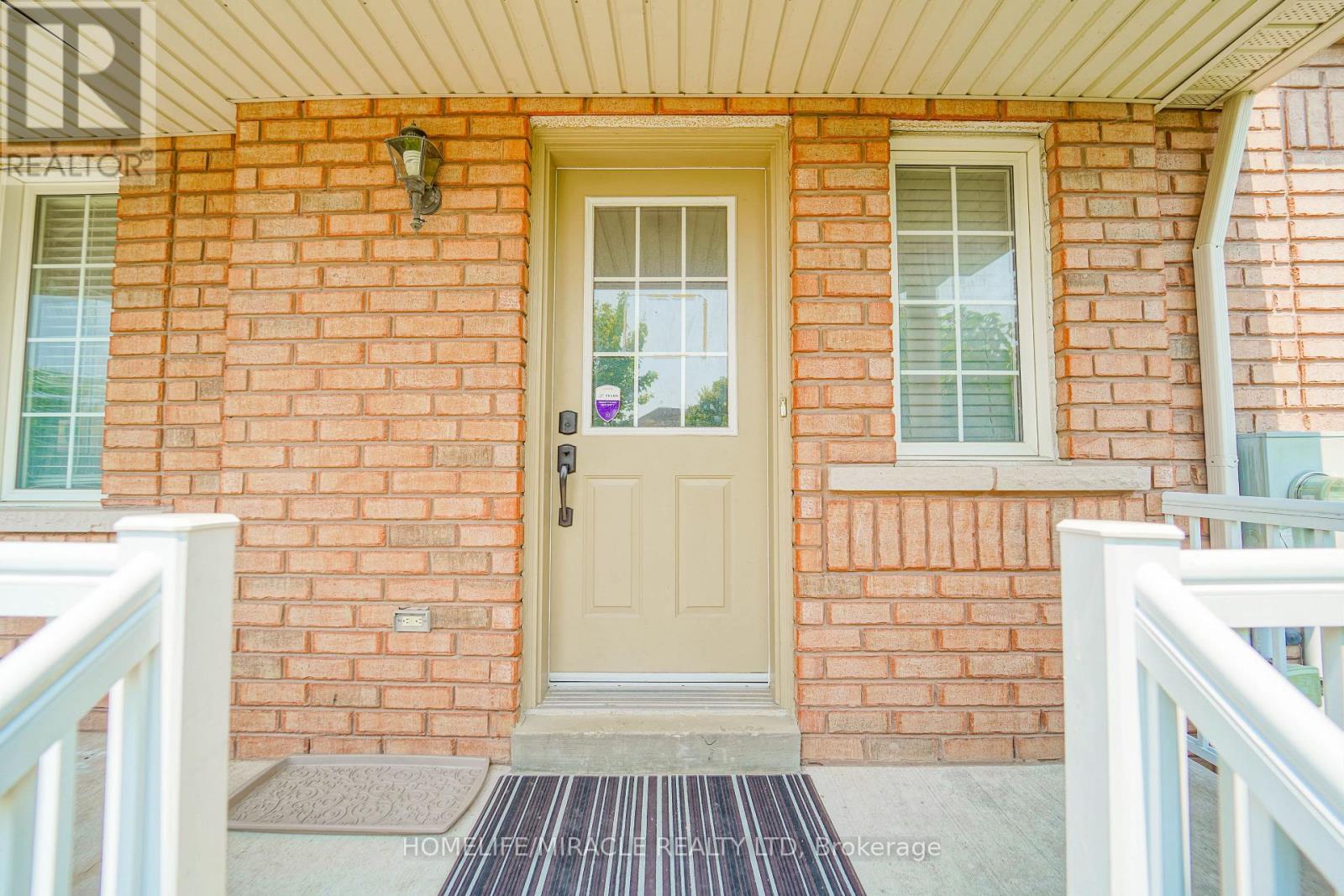 Photo 7 of 95 Kirkland Place, Whitby ON