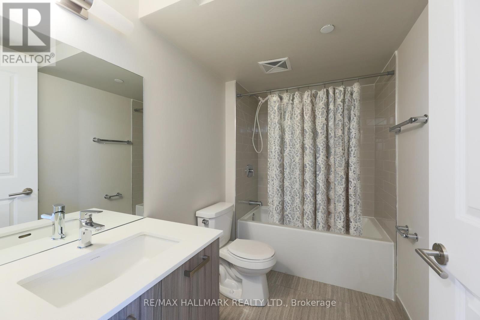 Photo 11 of 220 1630 Queen Street E, Toronto ON