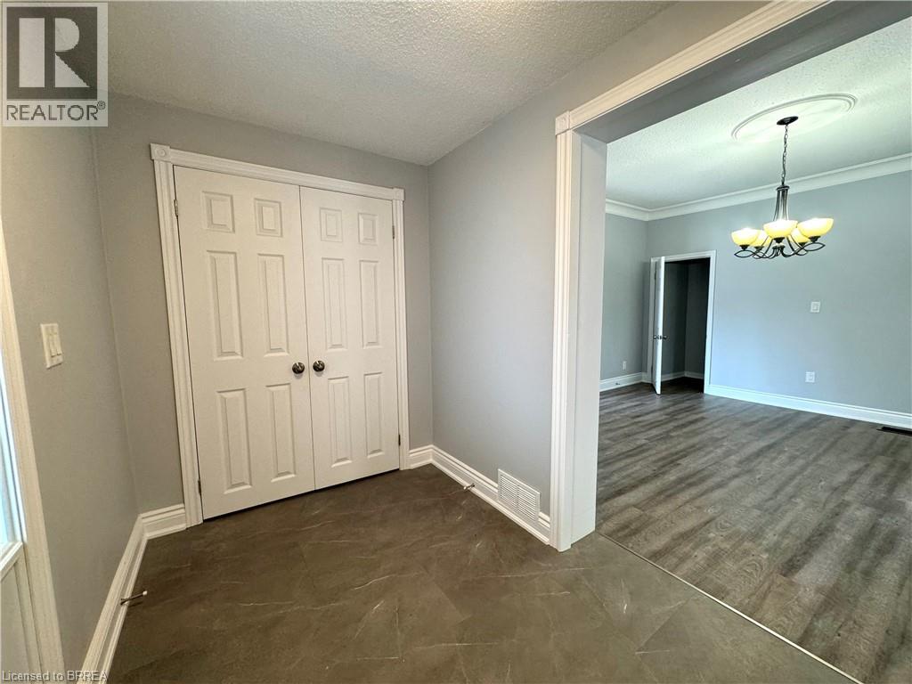 Photo 4 of 139 Terrace Hill Street, Brantford ON