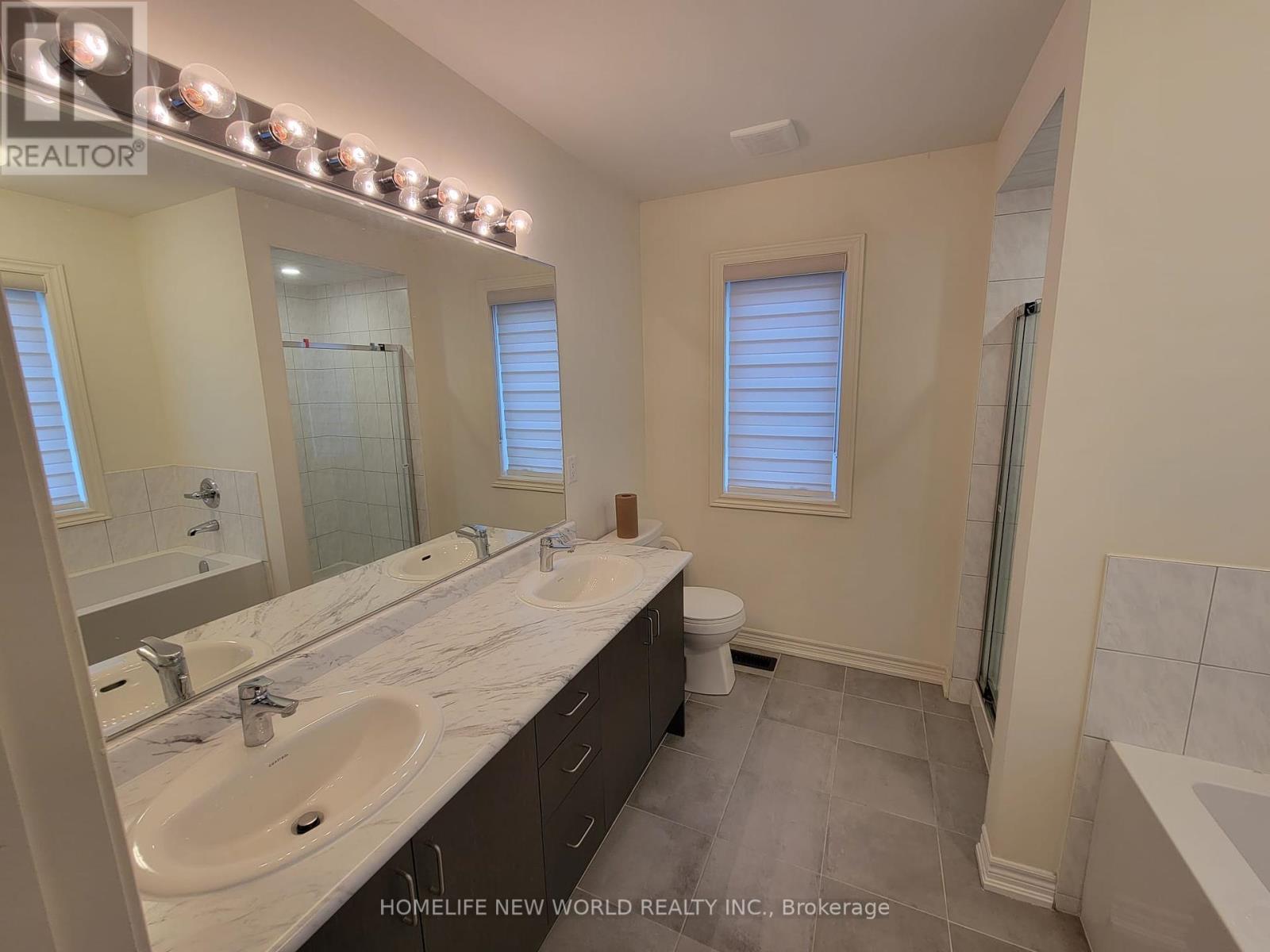 Photo 8 of 49 Willow Street, Markham ON