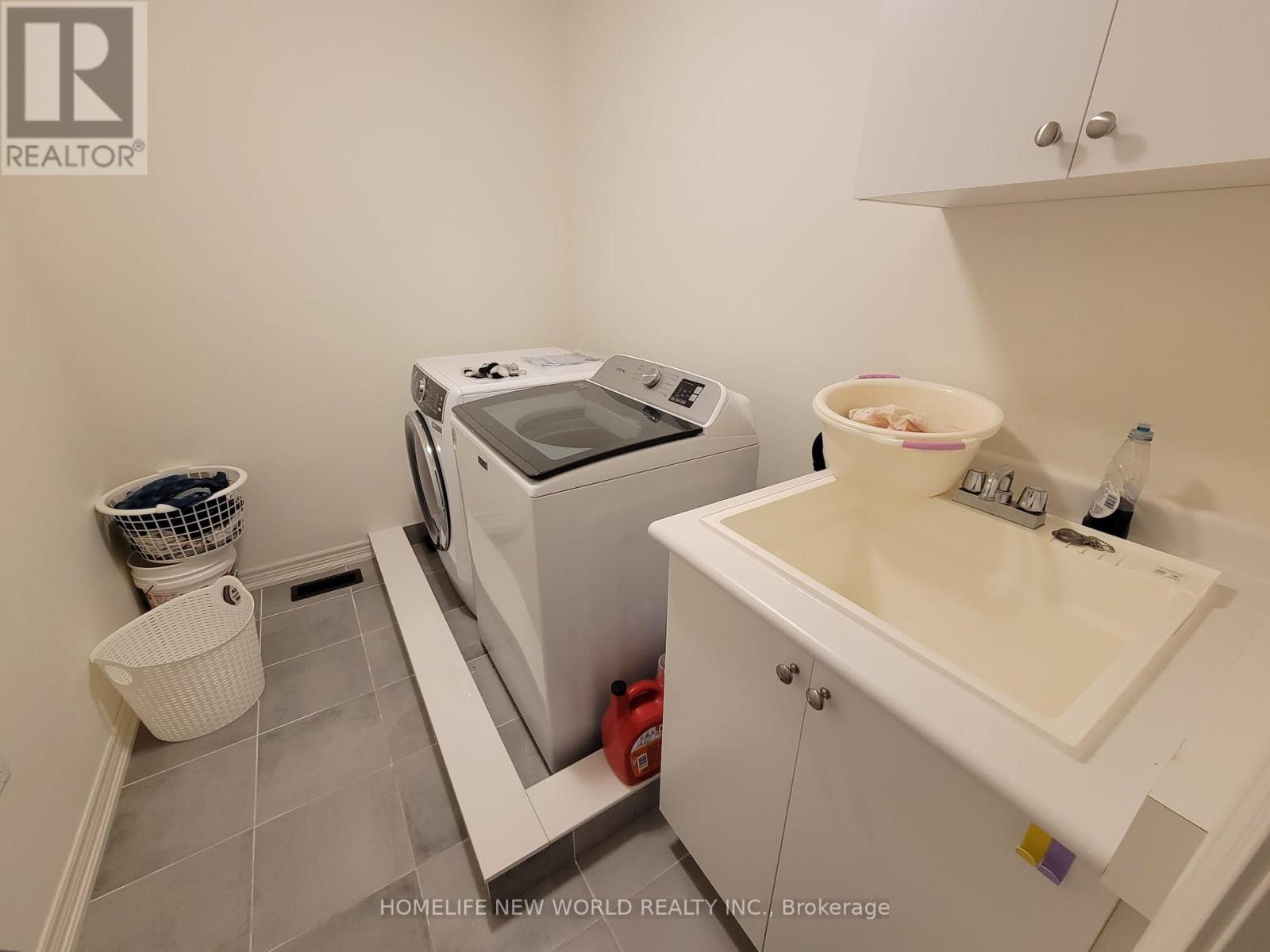 Photo 10 of 49 Willow Street, Markham ON