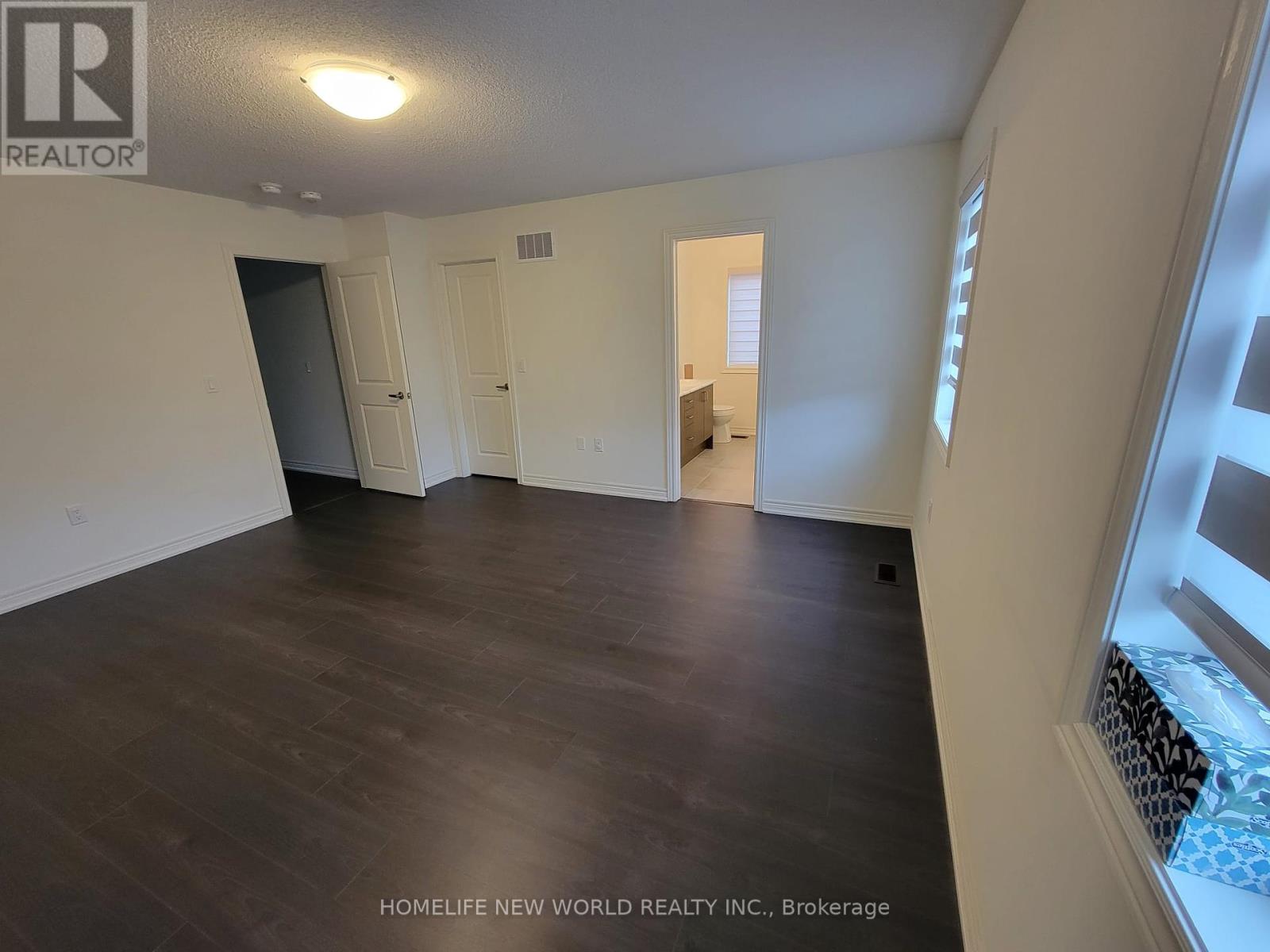 Photo 4 of 49 Willow Street, Markham ON