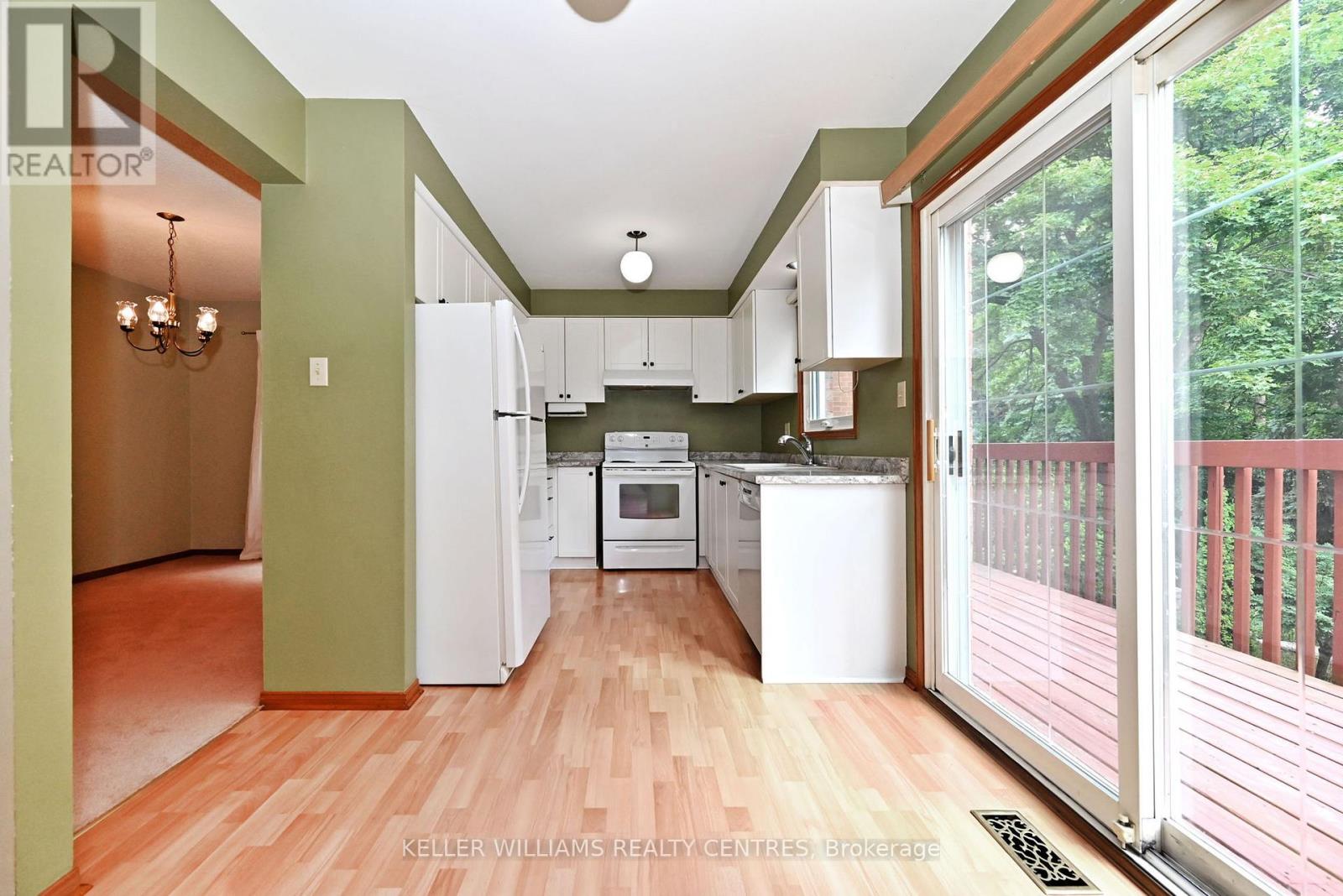 Photo 9 of 16 Lanewood Drive, Aurora ON