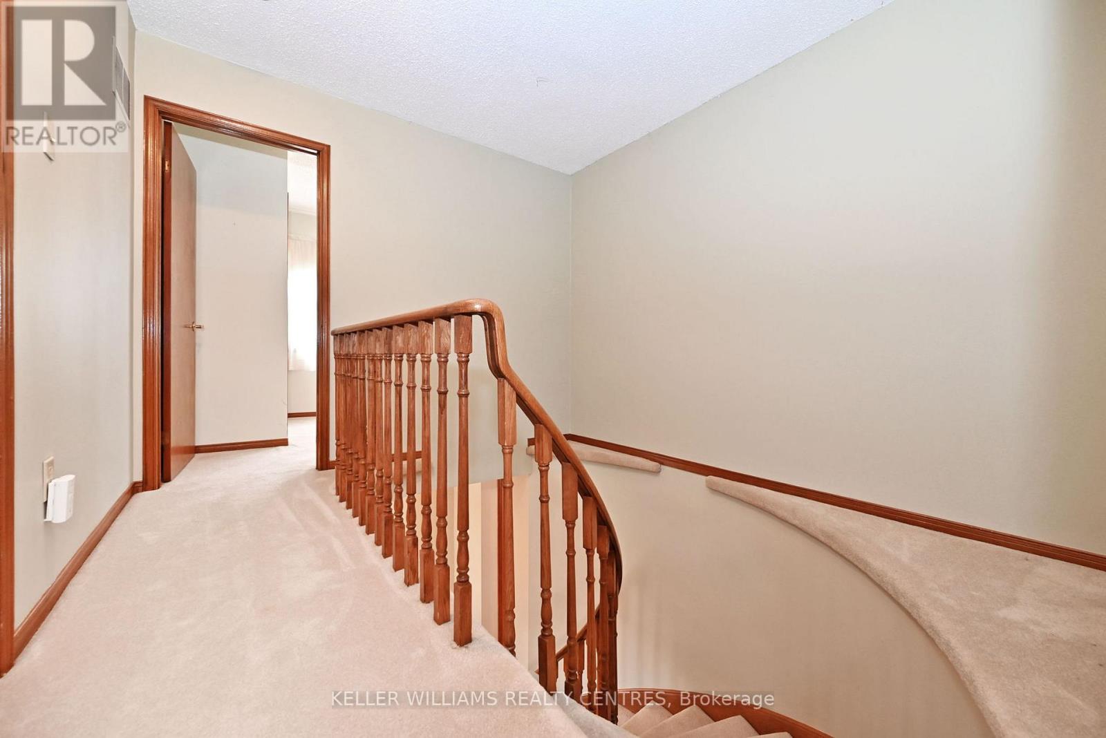 Photo 34 of 16 Lanewood Drive, Aurora ON