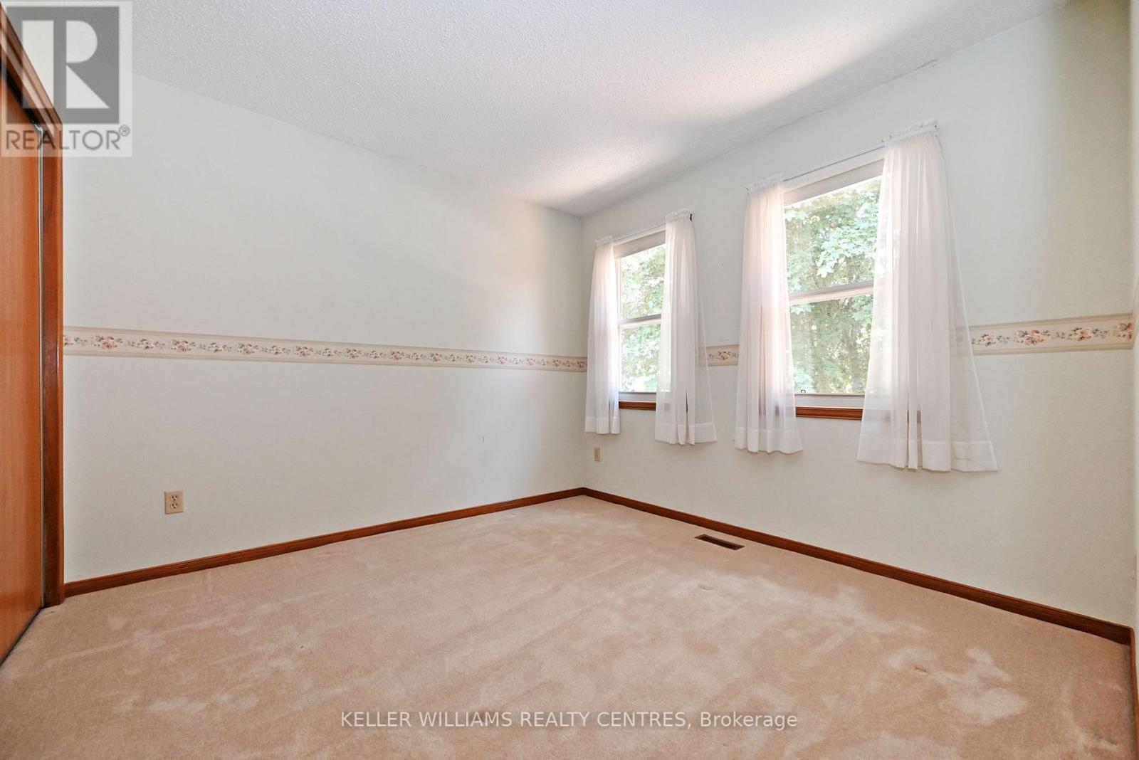 Photo 41 of 16 Lanewood Drive, Aurora ON