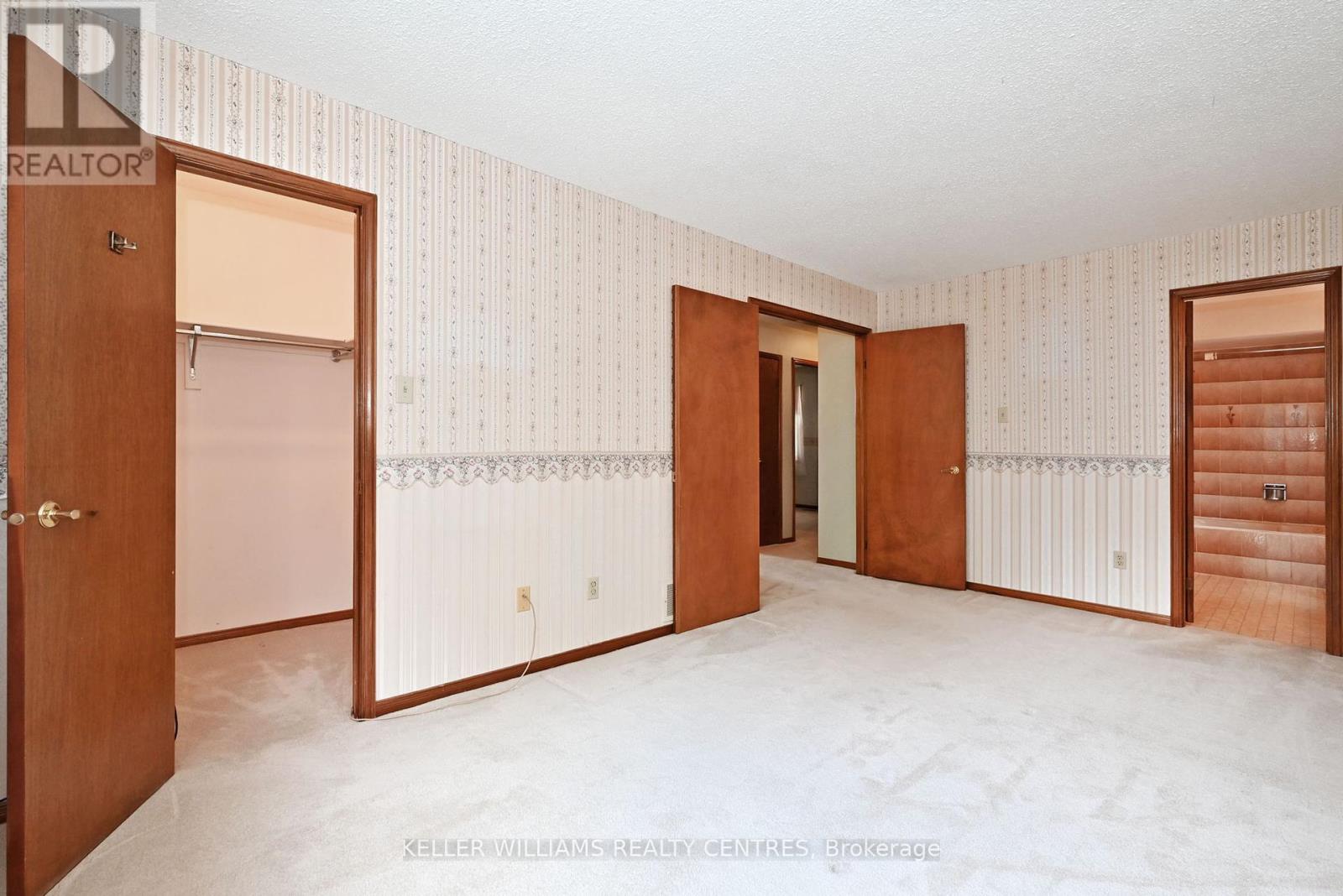 Photo 46 of 16 Lanewood Drive, Aurora ON