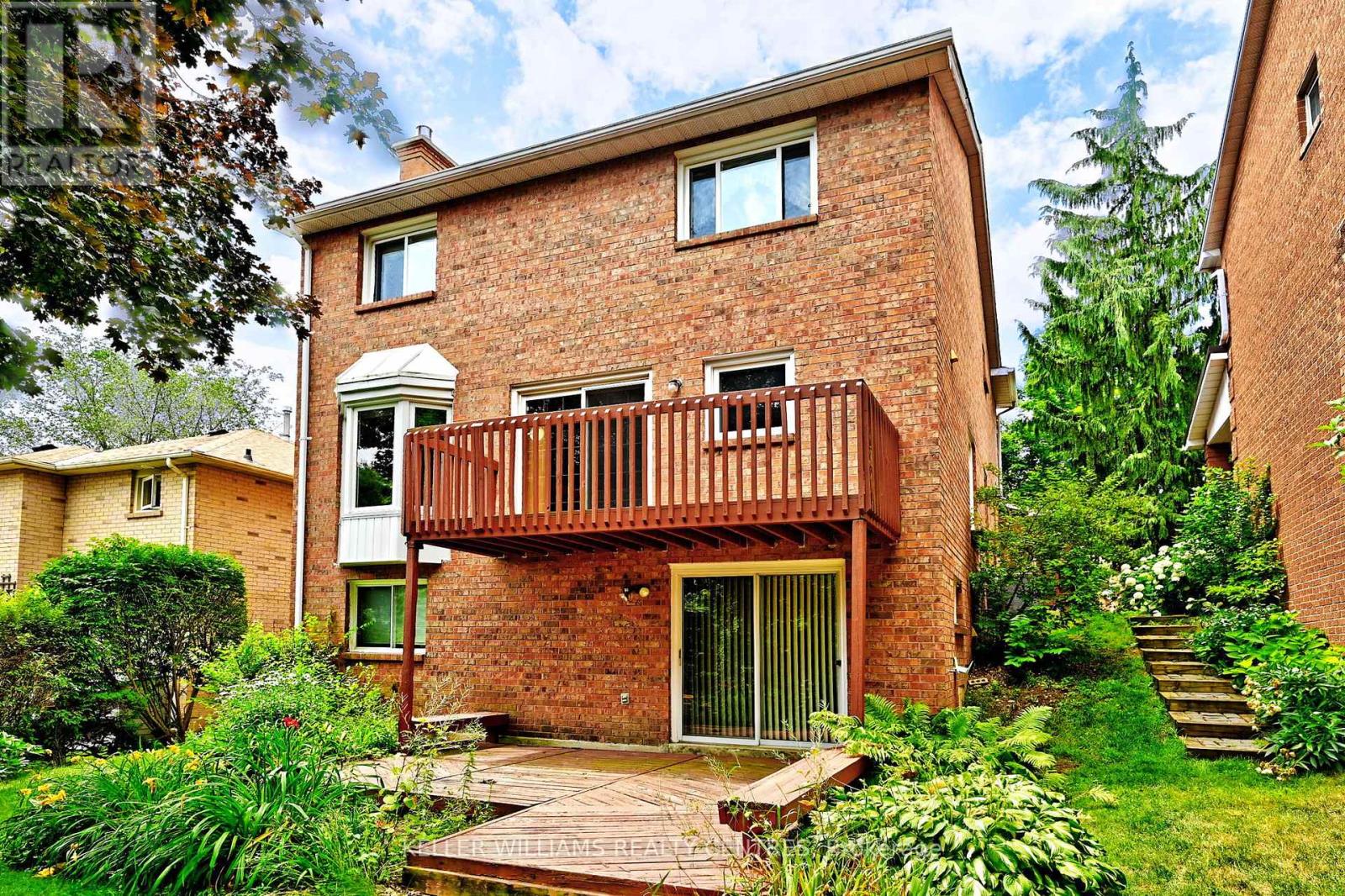 Photo 17 of 16 Lanewood Drive, Aurora ON