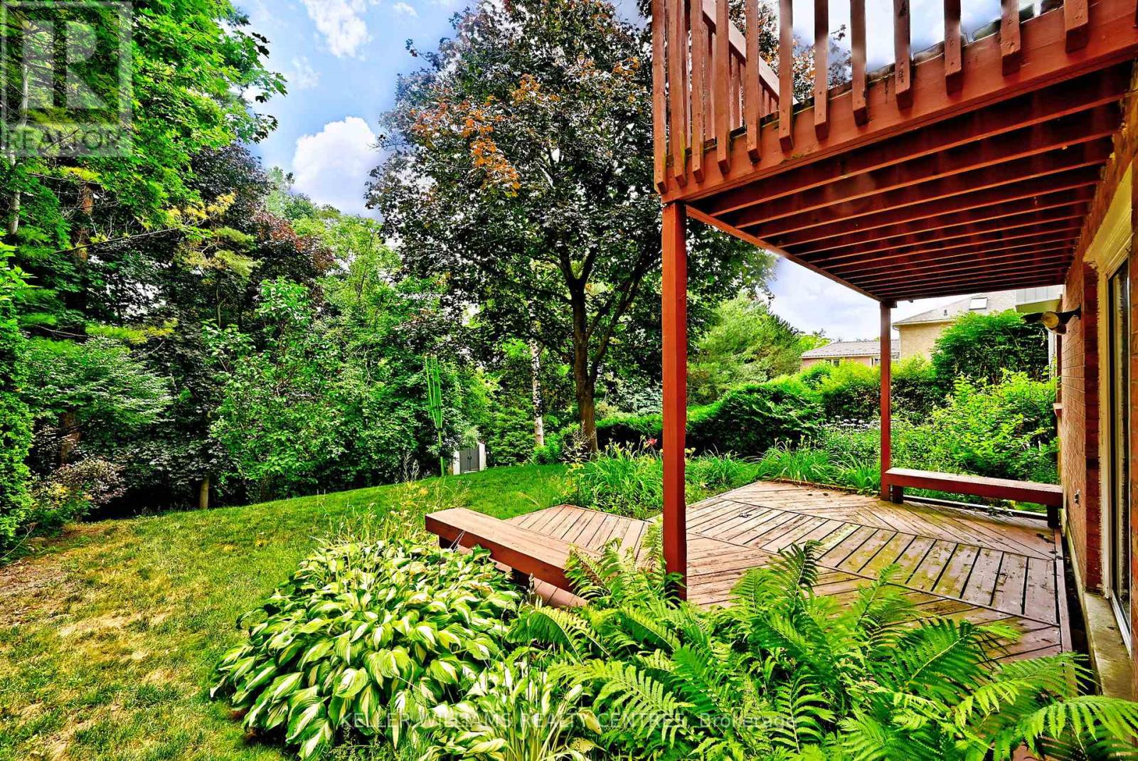 Photo 45 of 16 Lanewood Drive, Aurora ON