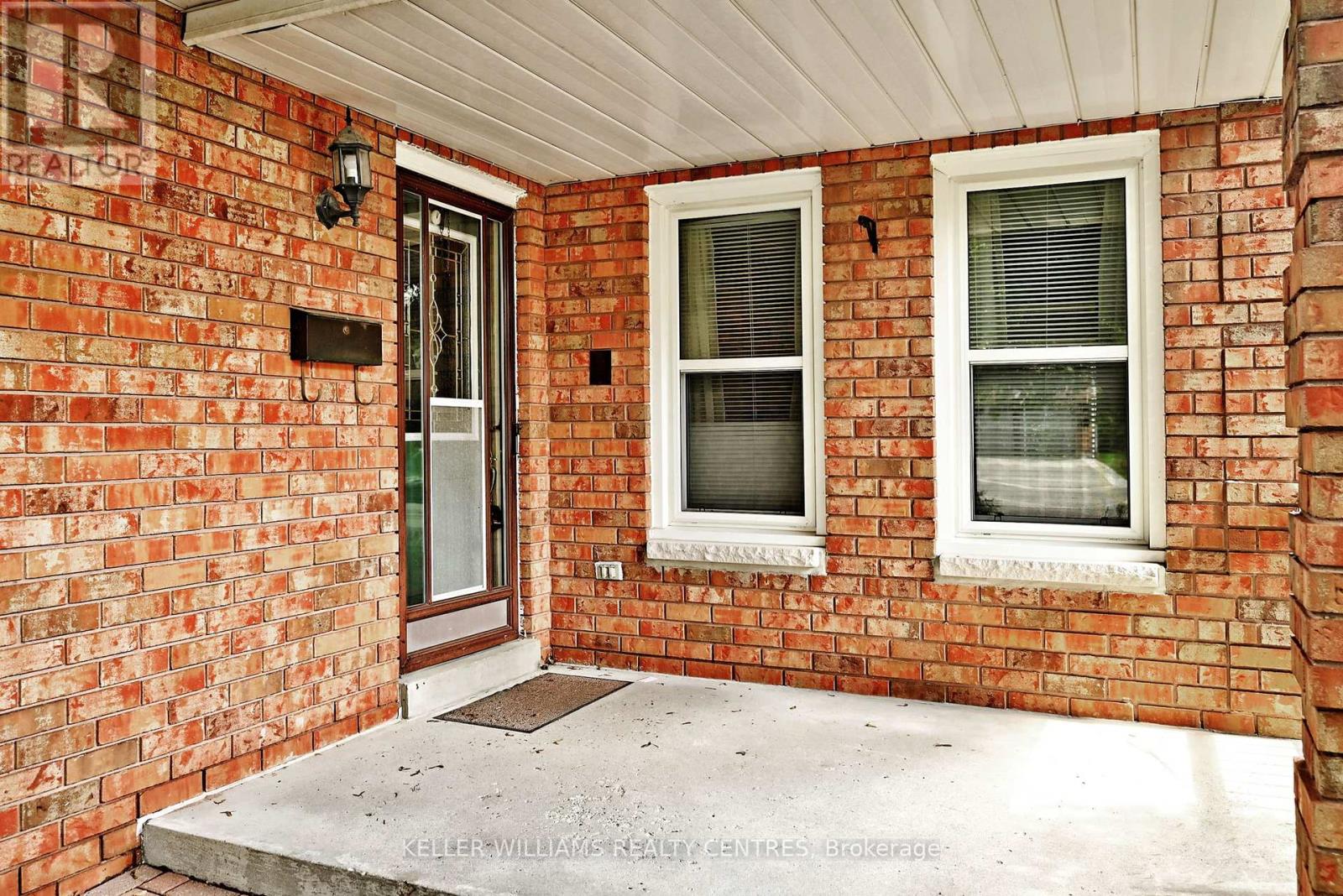 Photo 42 of 16 Lanewood Drive, Aurora ON