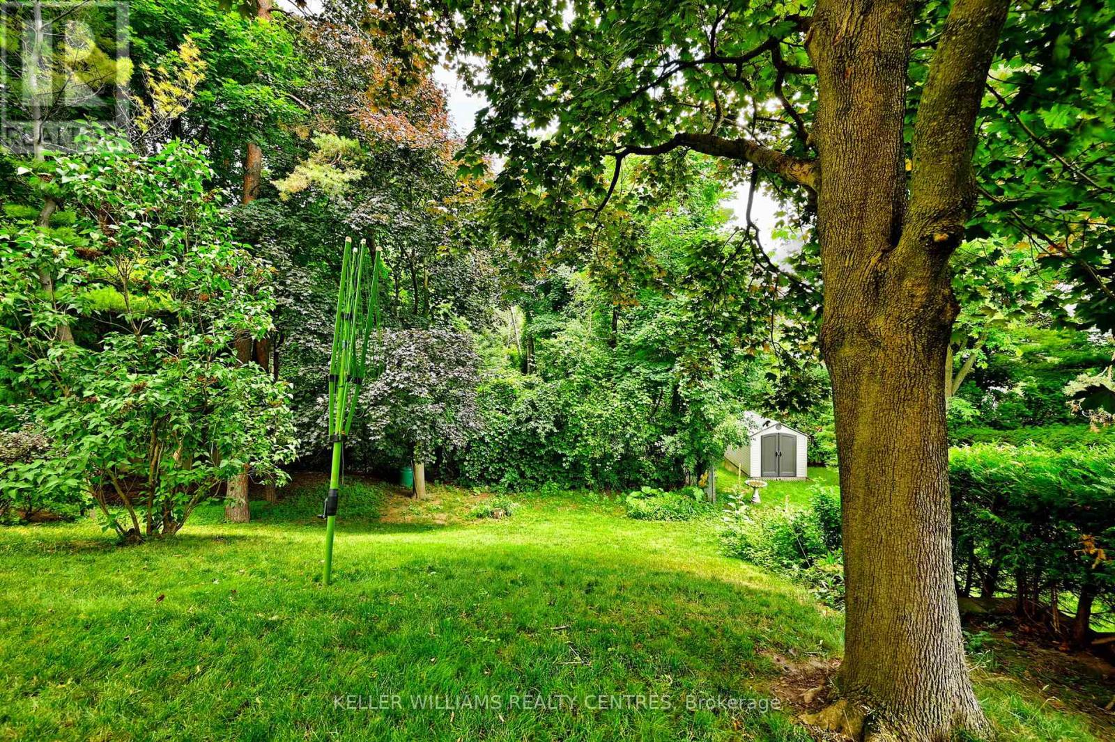 Photo 49 of 16 Lanewood Drive, Aurora ON