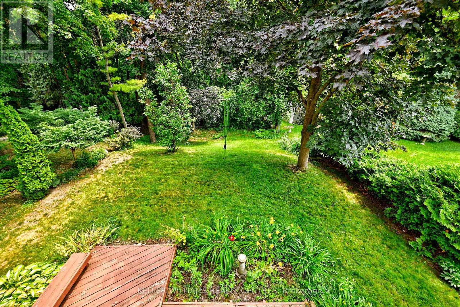 Photo 23 of 16 Lanewood Drive, Aurora ON