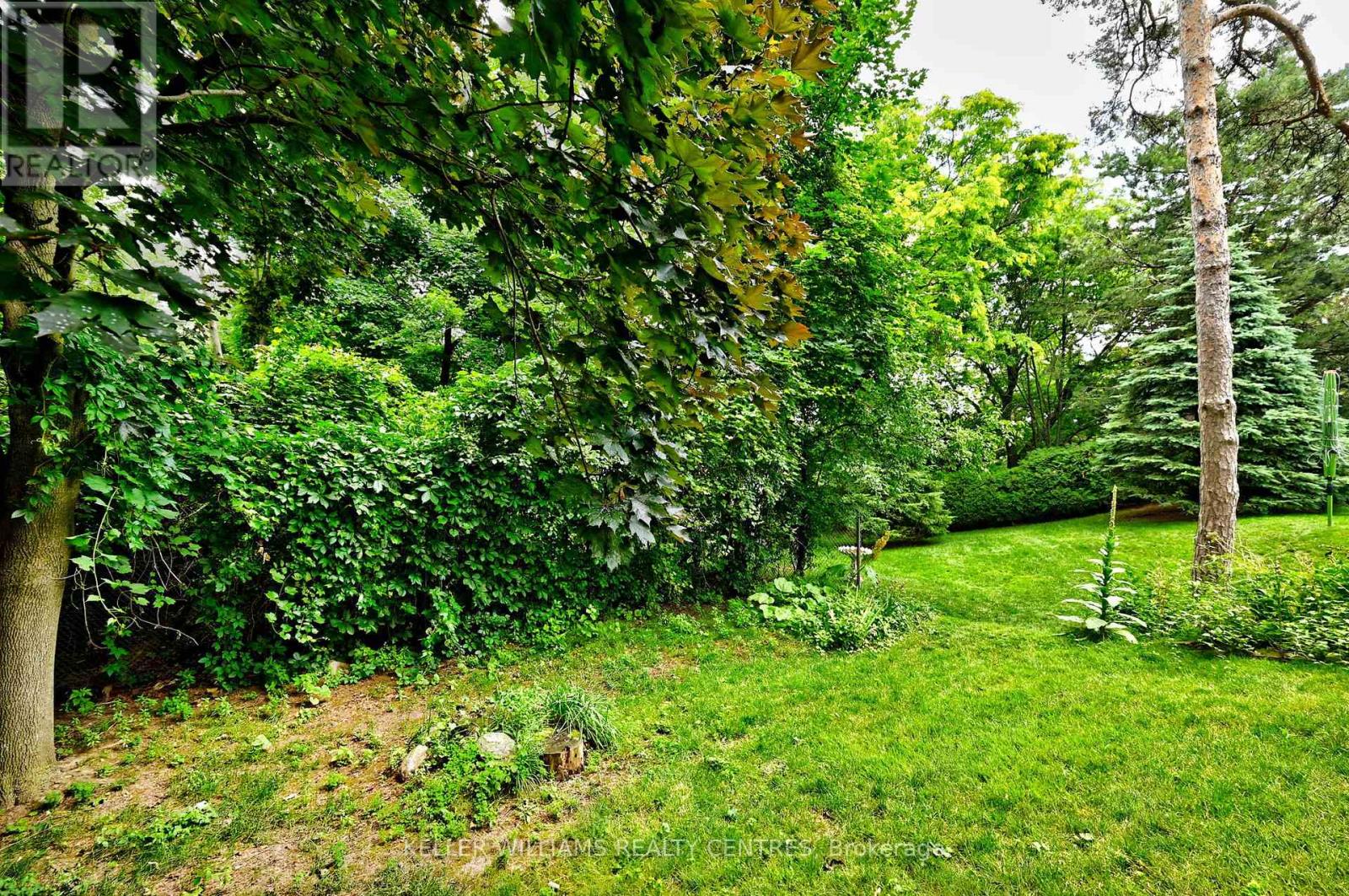 Photo 47 of 16 Lanewood Drive, Aurora ON