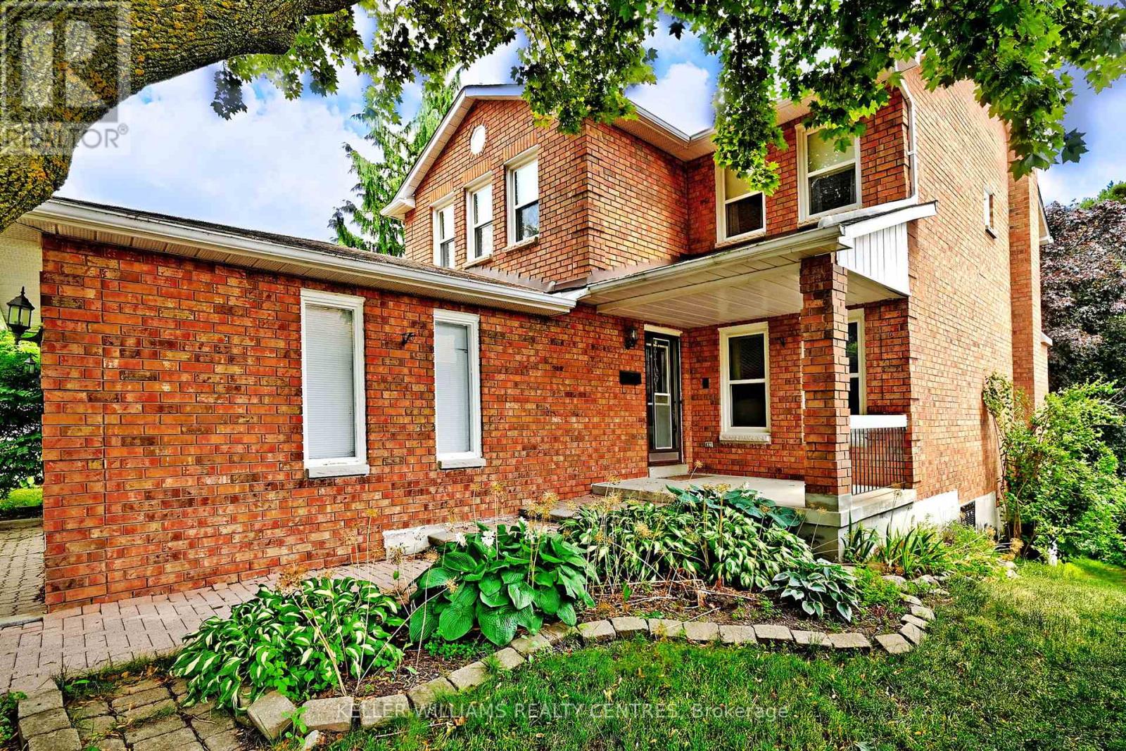 Photo 25 of 16 Lanewood Drive, Aurora ON