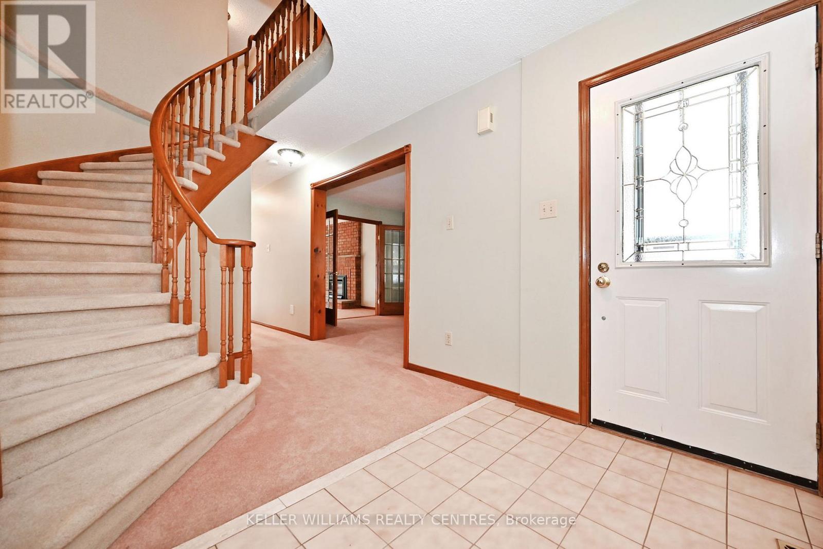 Photo 40 of 16 Lanewood Drive, Aurora ON