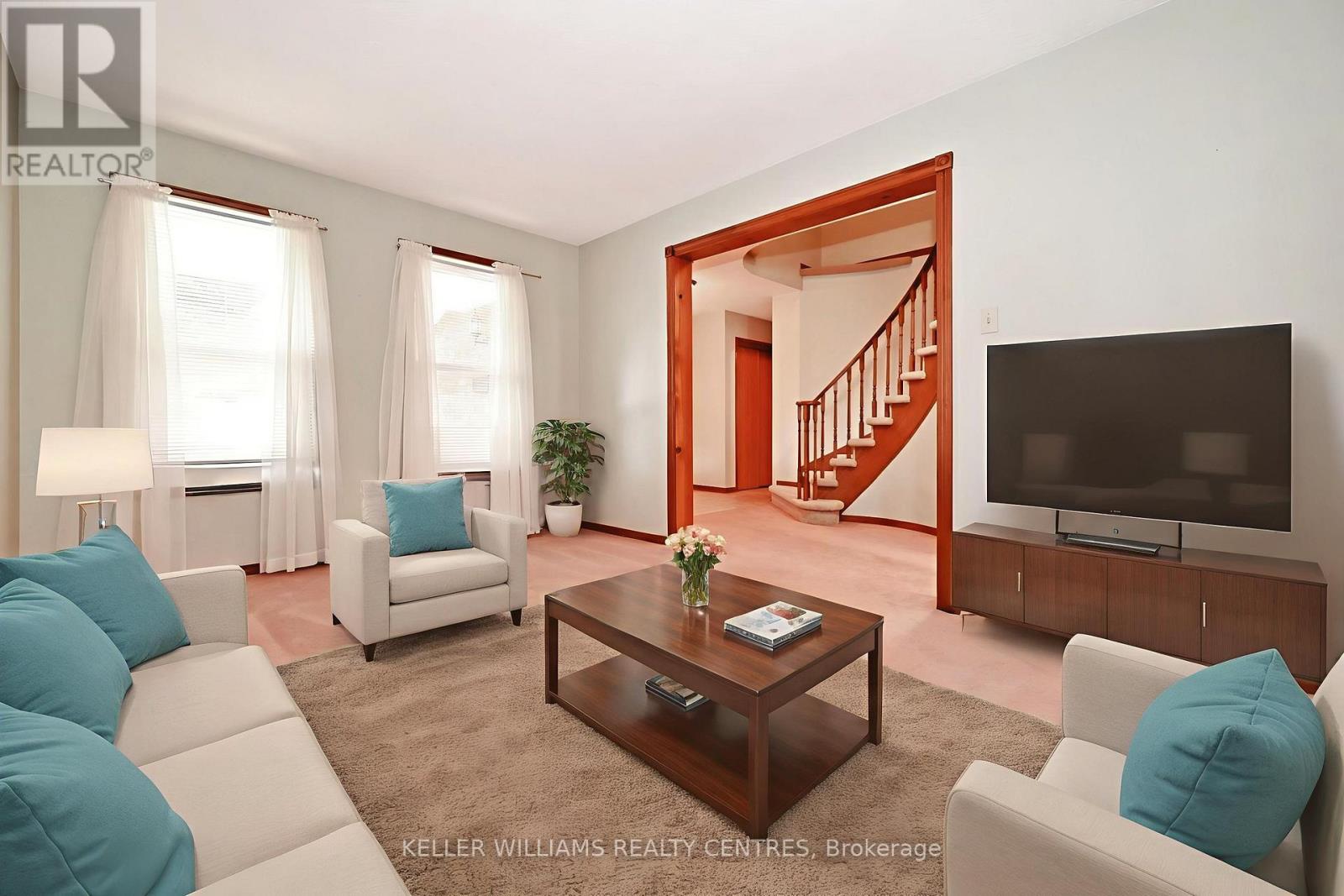 Photo 1 of 16 Lanewood Drive, Aurora ON