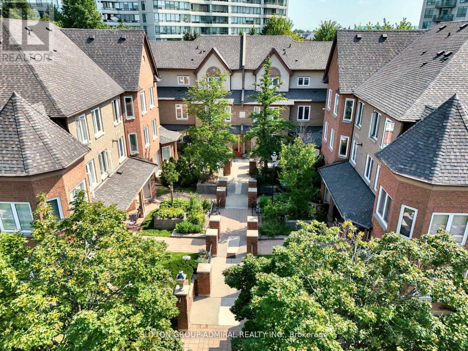 Photo 10 of 67 735 New Westminster Drive, Vaughan ON