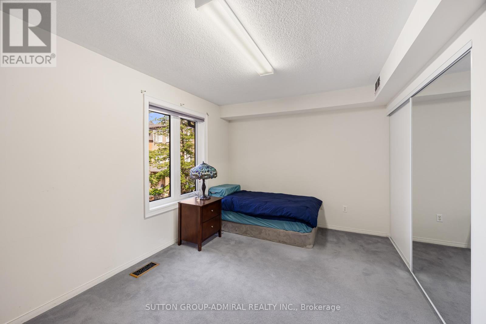 Photo 19 of 67 735 New Westminster Drive, Vaughan ON