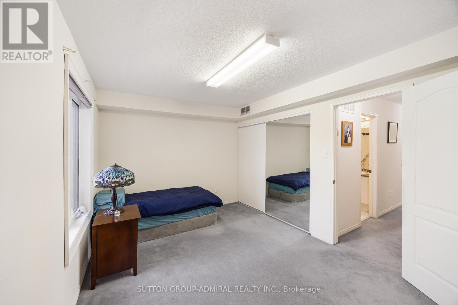 Photo 5 of 67 735 New Westminster Drive, Vaughan ON