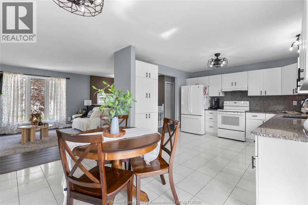 Photo 11 of 148 Riverview, Lasalle ON