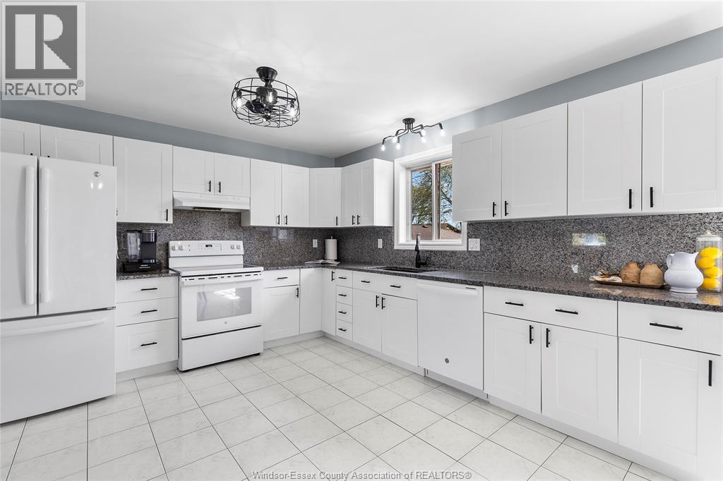 Photo 8 of 148 Riverview, Lasalle ON