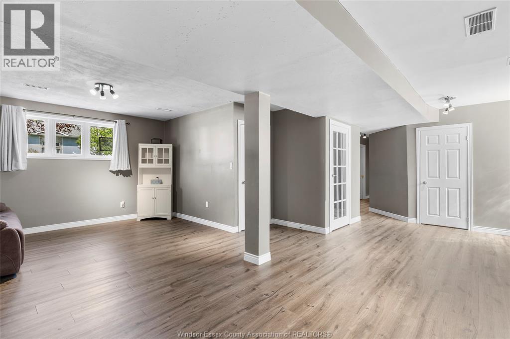 Photo 4 of 148 Riverview, Lasalle ON