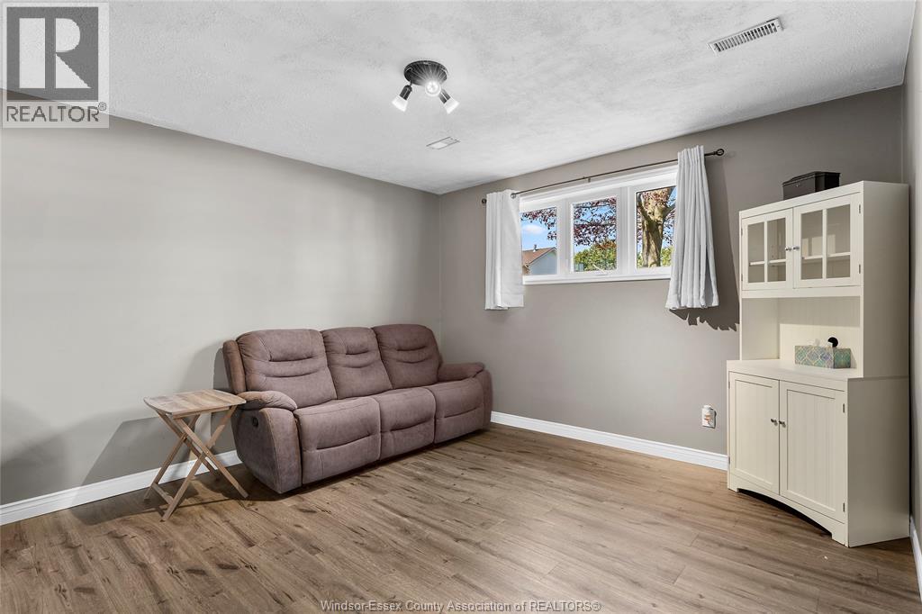 Photo 34 of 148 Riverview, Lasalle ON