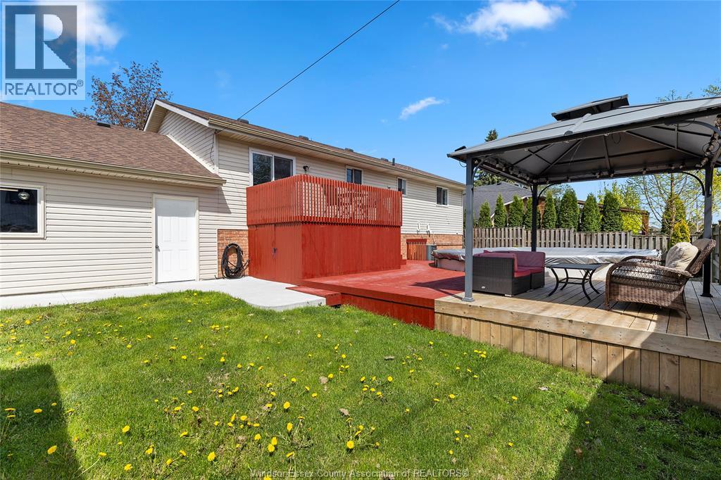 Photo 18 of 148 Riverview, Lasalle ON