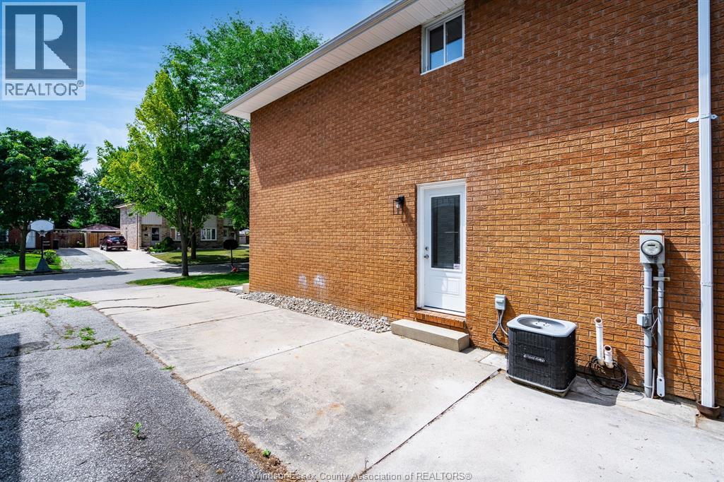 Photo 2 of 9388 Ryerson, Windsor ON