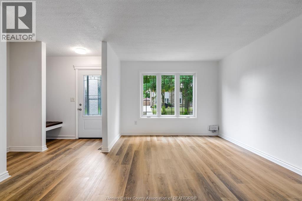 Photo 3 of 9388 Ryerson, Windsor ON