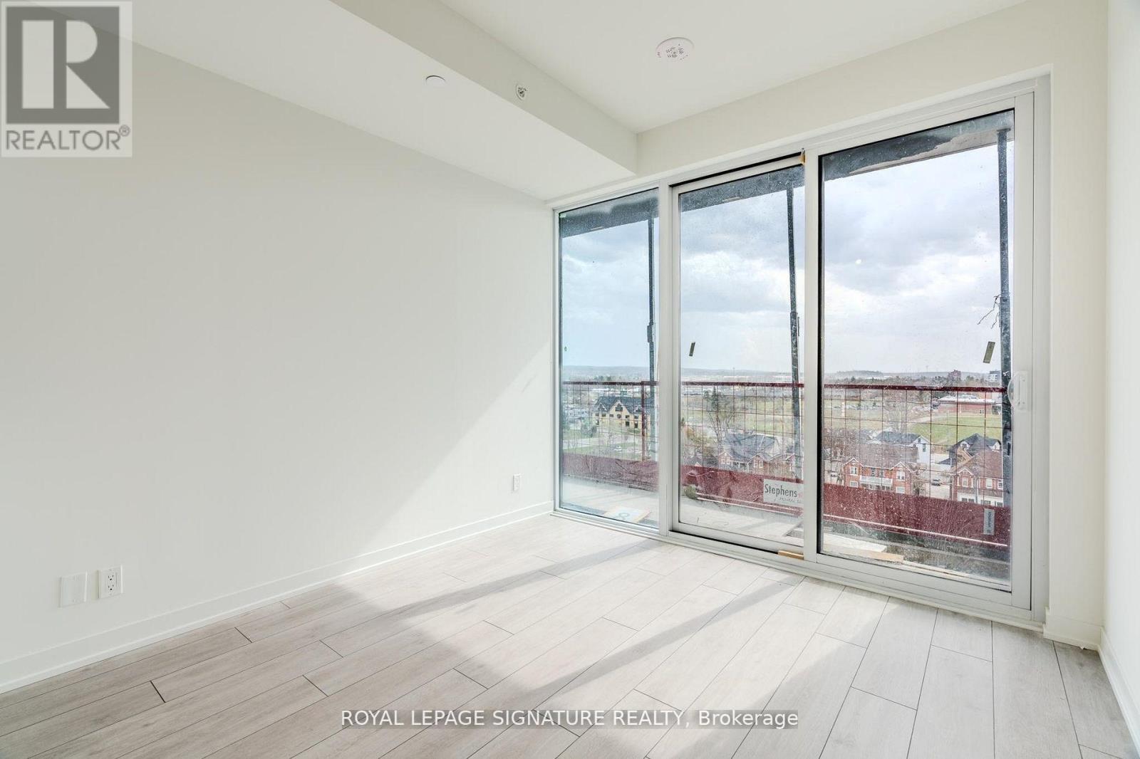Photo 9 of 801 39 Mary St Street, Barrie ON