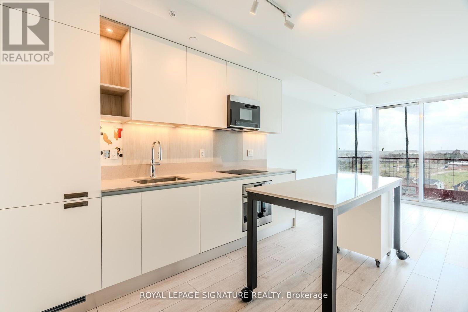 Photo 10 of 801 39 Mary St Street, Barrie ON