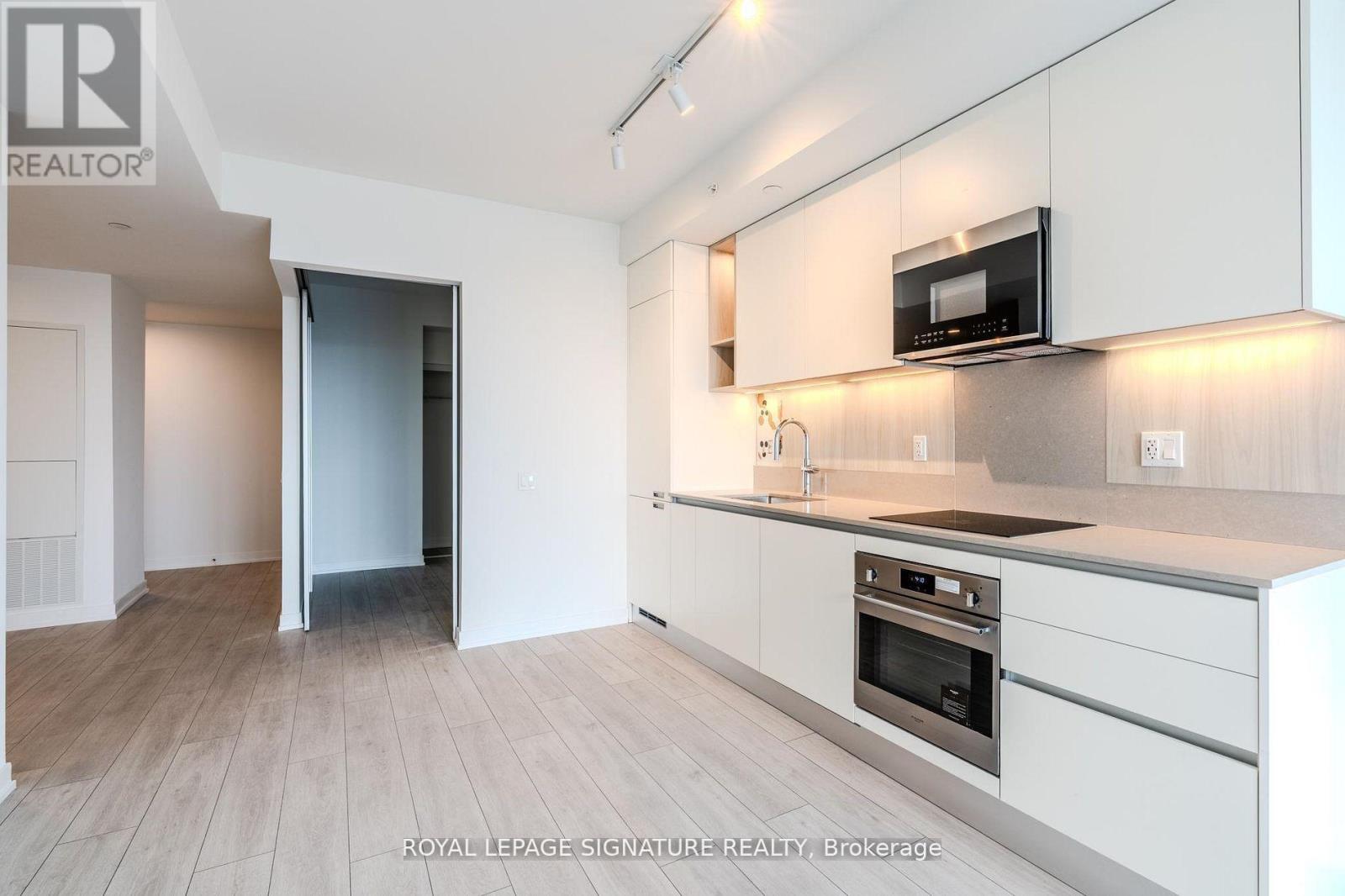 Photo 15 of 801 39 Mary St Street, Barrie ON