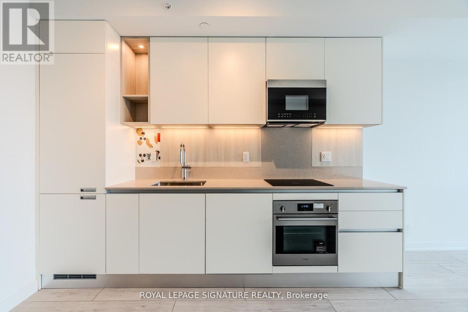 Photo 8 of 801 39 Mary St Street, Barrie ON