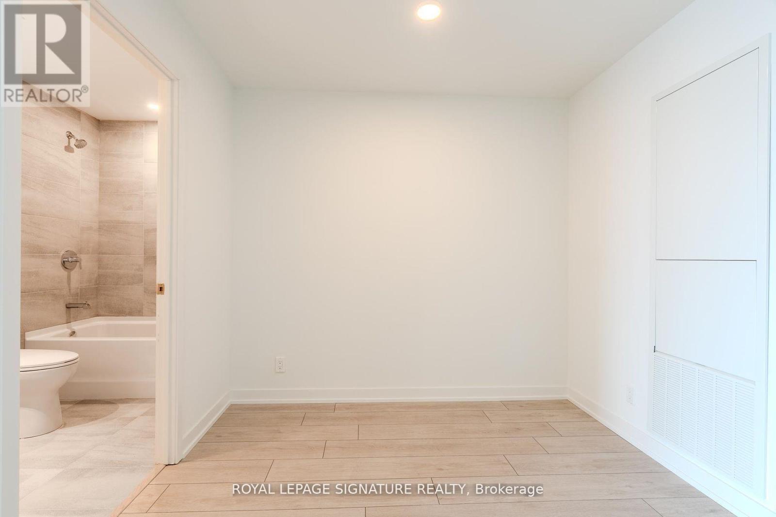 Photo 19 of 801 39 Mary St Street, Barrie ON