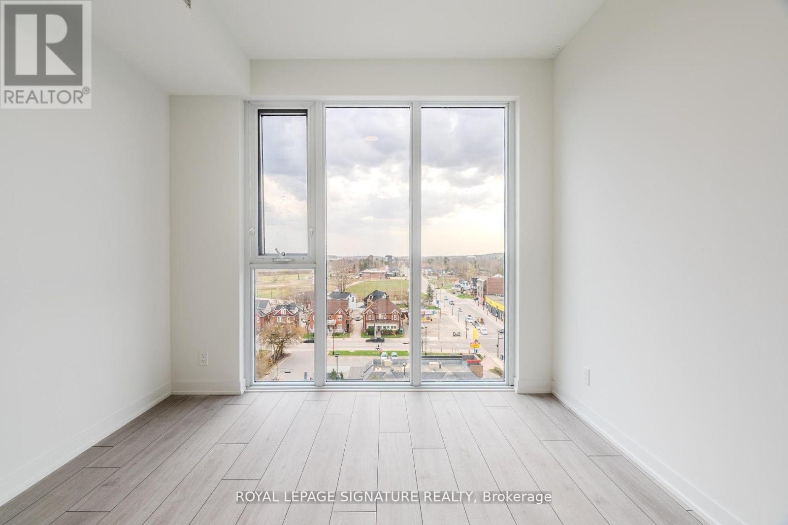 Photo 7 of 801 39 Mary St Street, Barrie ON