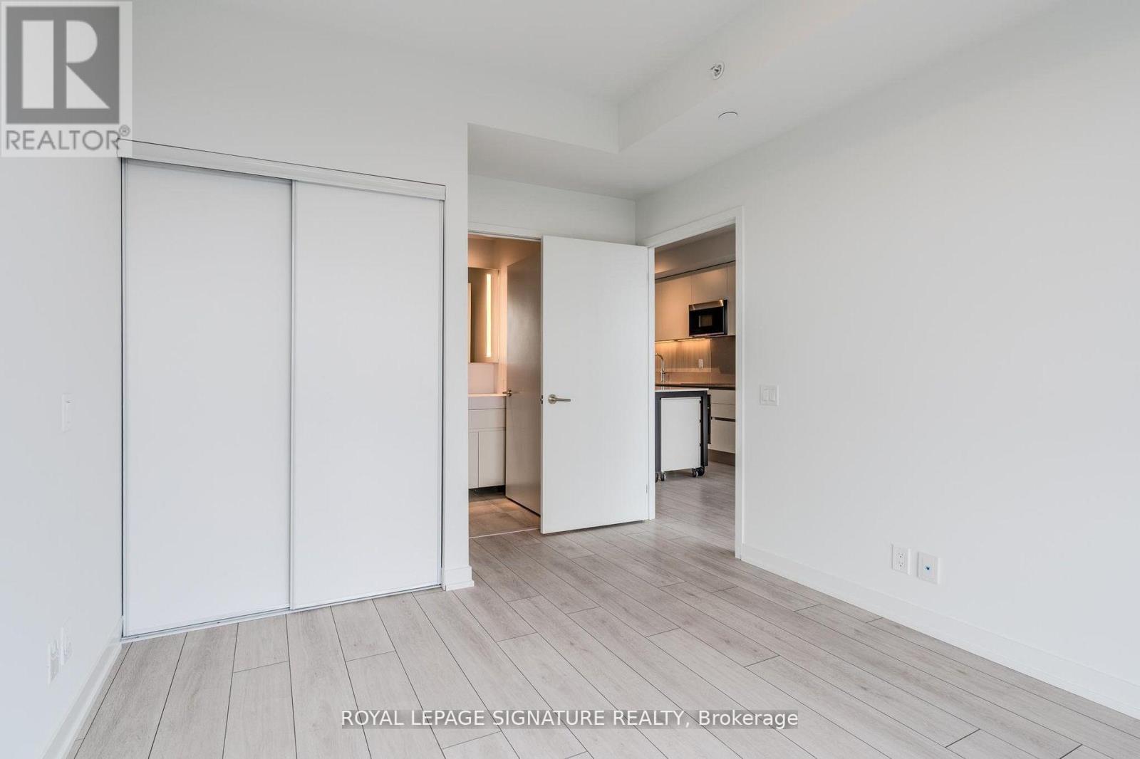 Photo 6 of 801 39 Mary St Street, Barrie ON