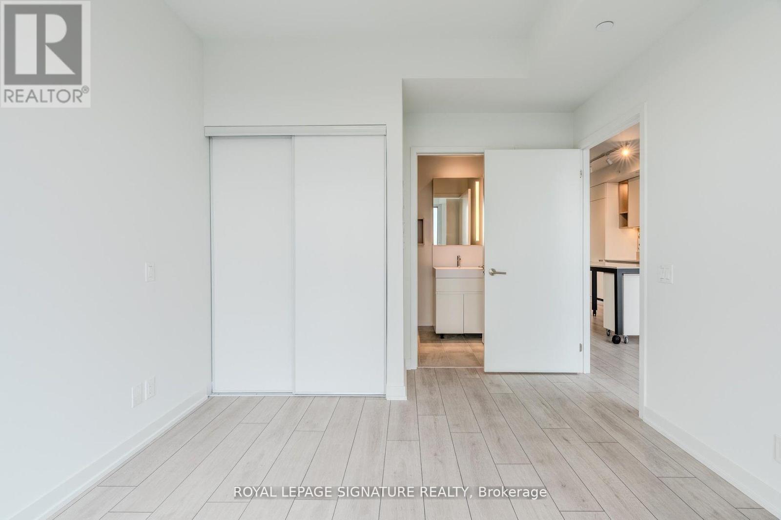 Photo 12 of 801 39 Mary St Street, Barrie ON