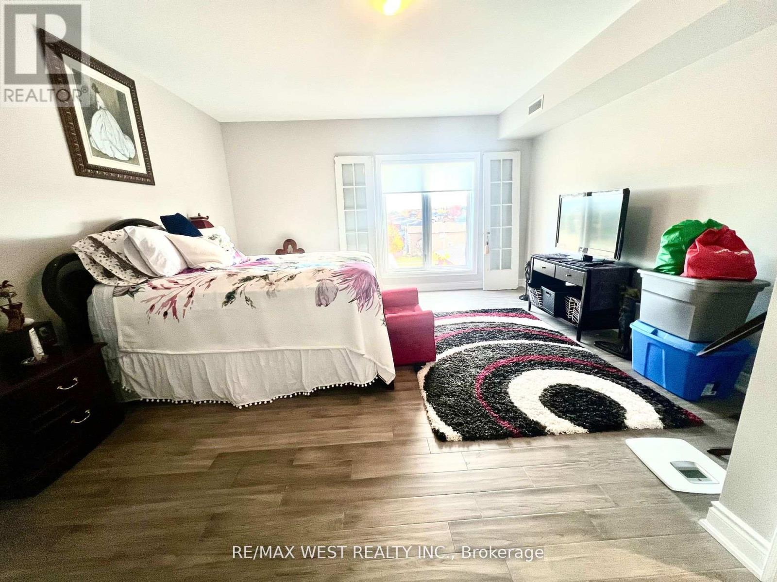 Photo 1 of 402 720 Yonge Street, Barrie ON