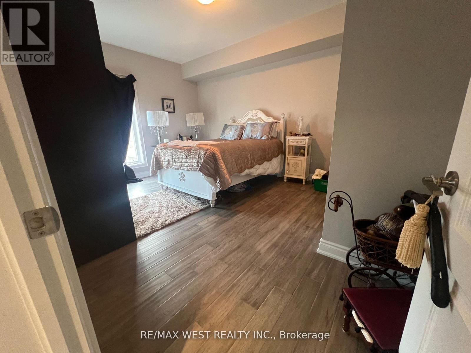 Photo 11 of 402 720 Yonge Street, Barrie ON
