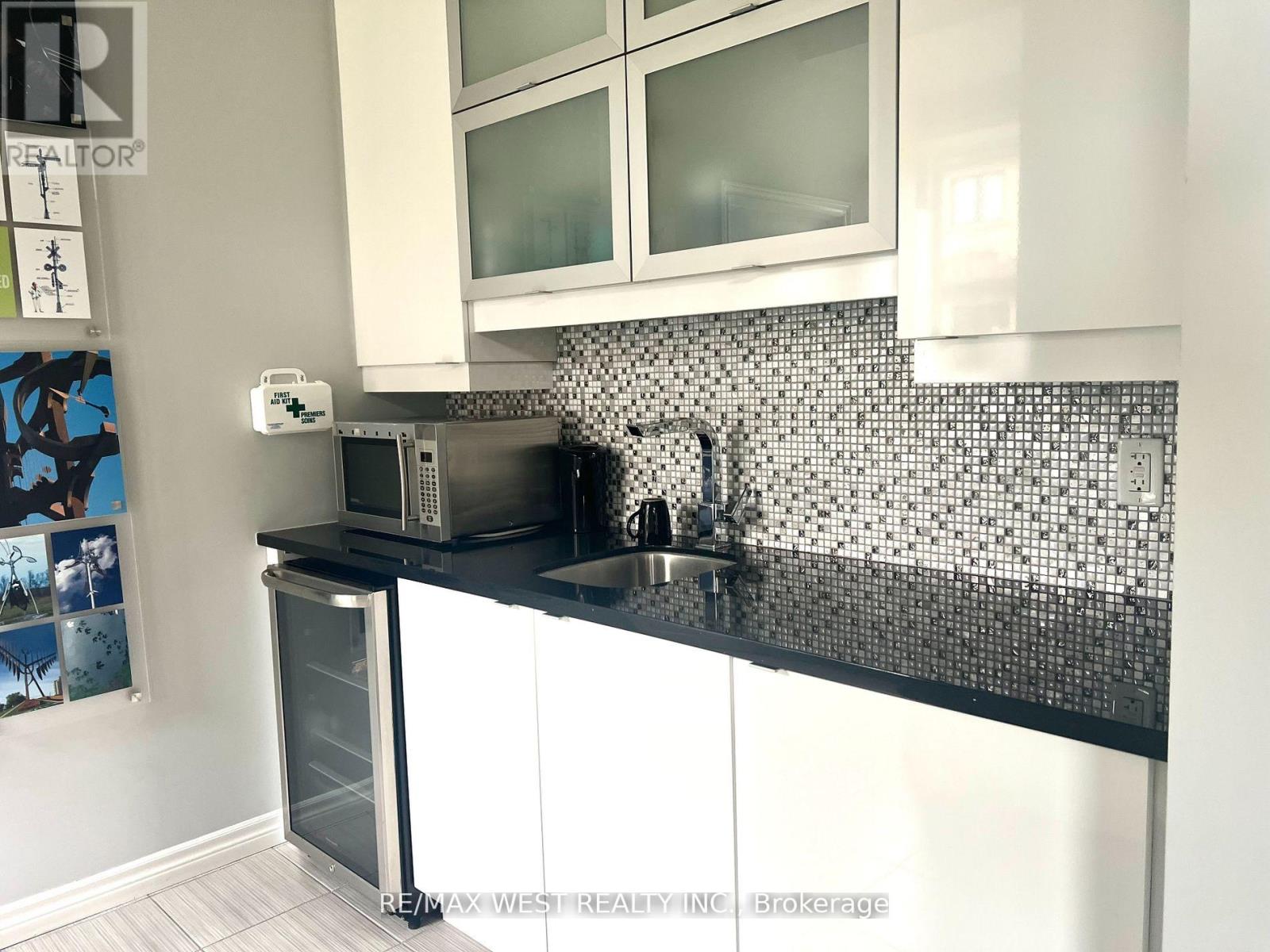 Photo 15 of 402 720 Yonge Street, Barrie ON