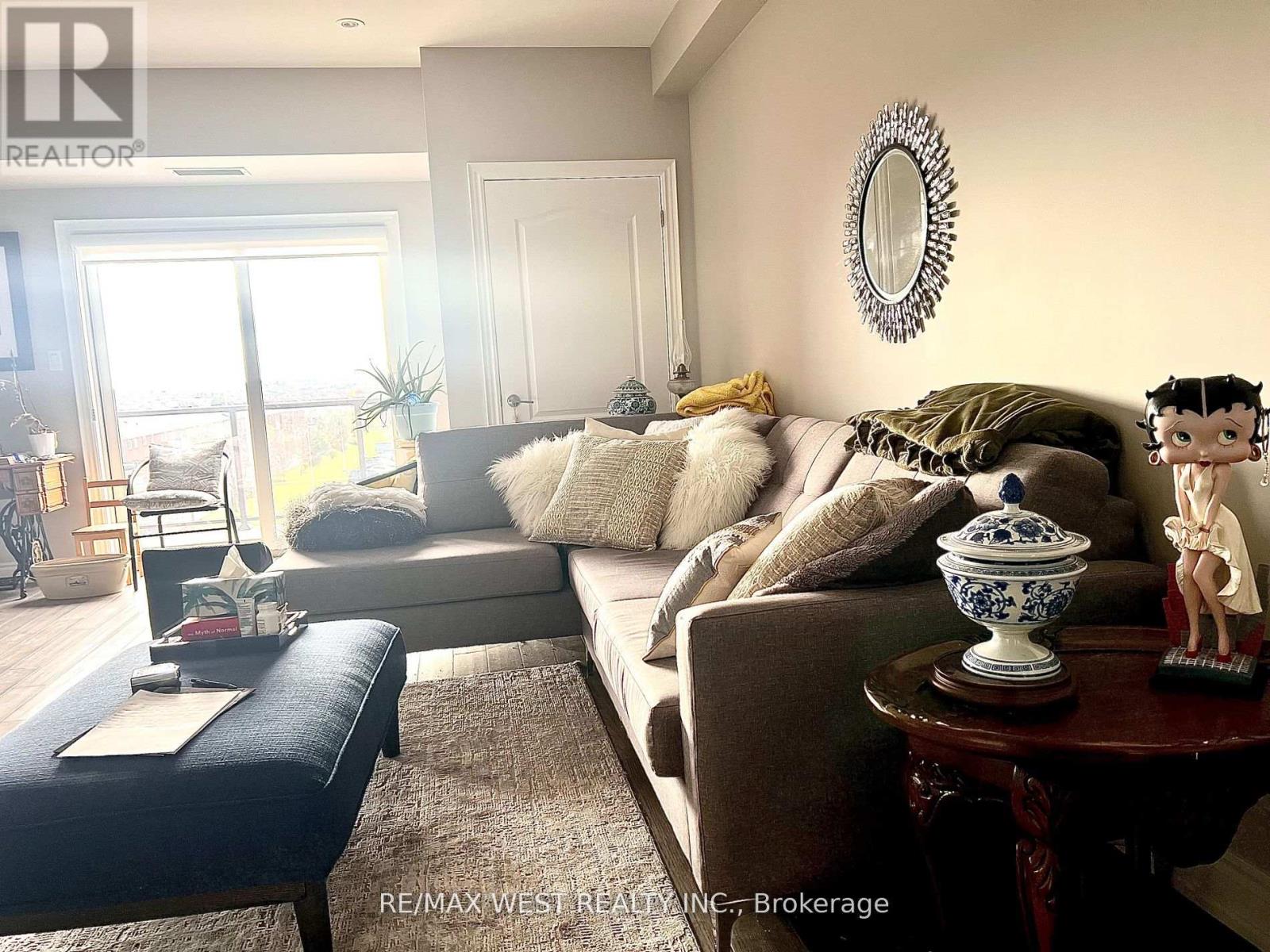 Photo 12 of 402 720 Yonge Street, Barrie ON