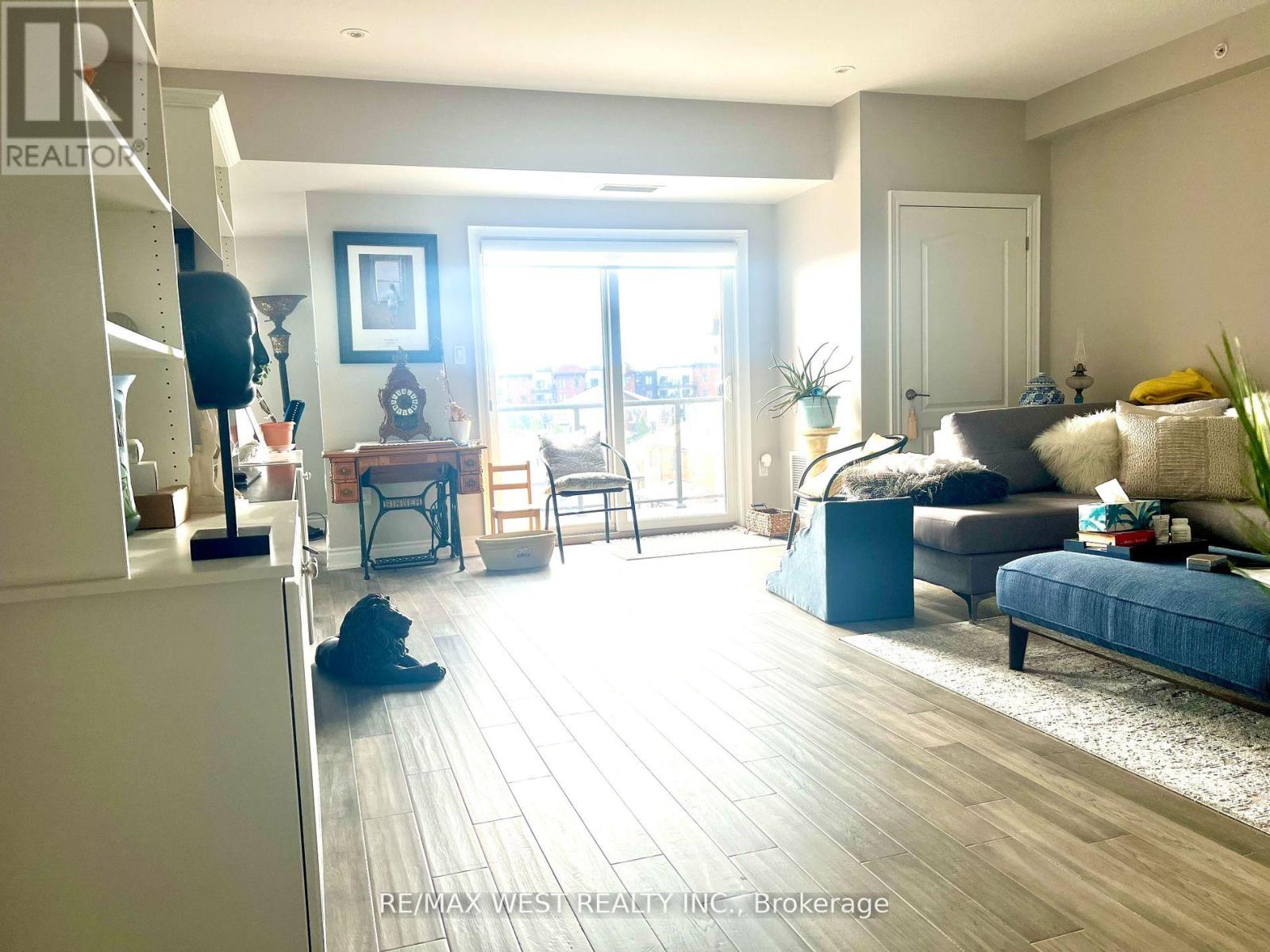 Photo 2 of 402 720 Yonge Street, Barrie ON