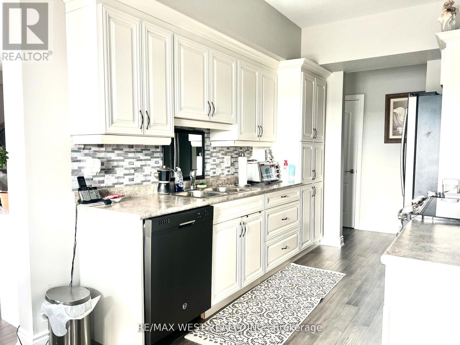 Photo 7 of 402 720 Yonge Street, Barrie ON