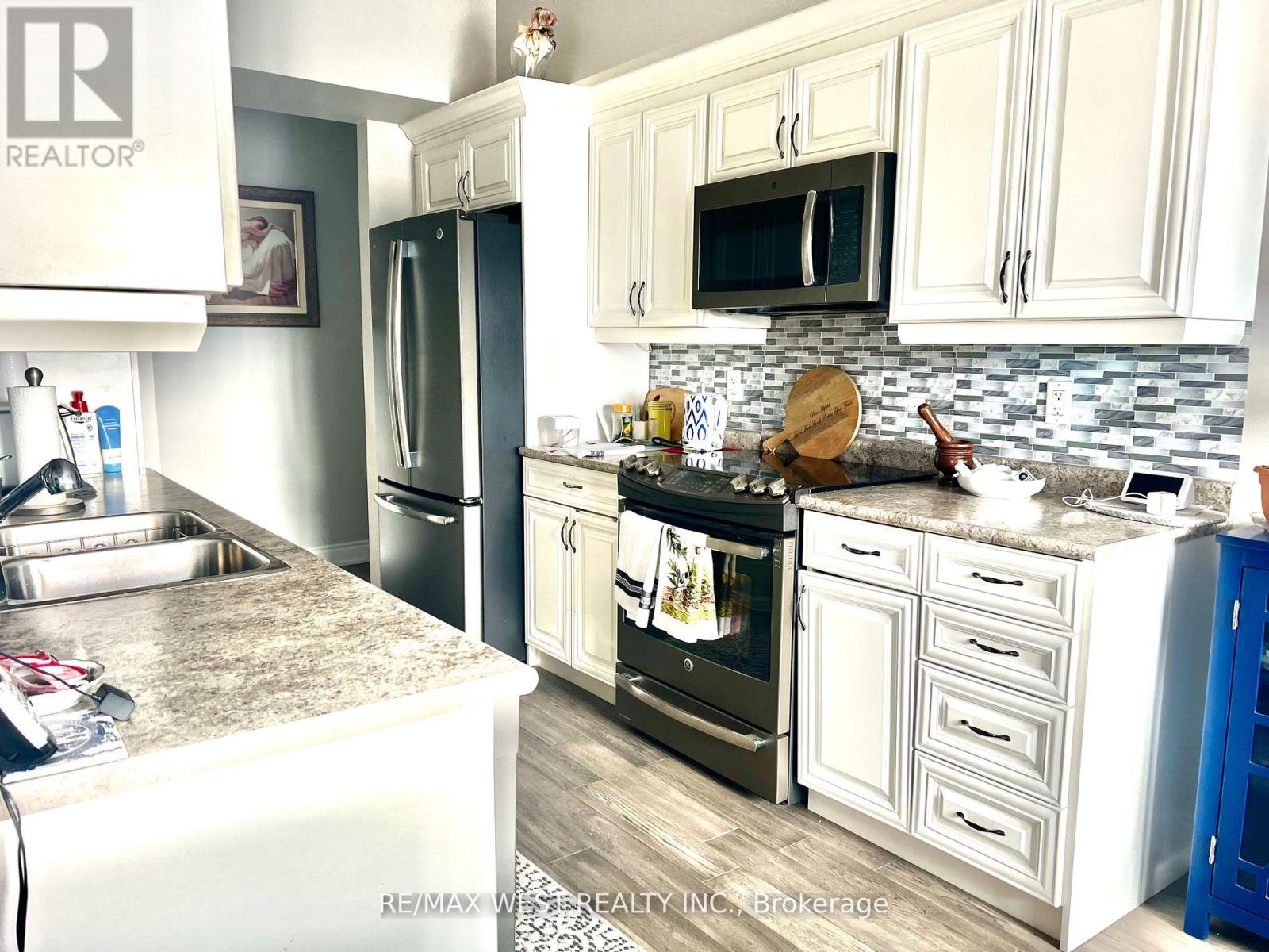 Photo 13 of 402 720 Yonge Street, Barrie ON