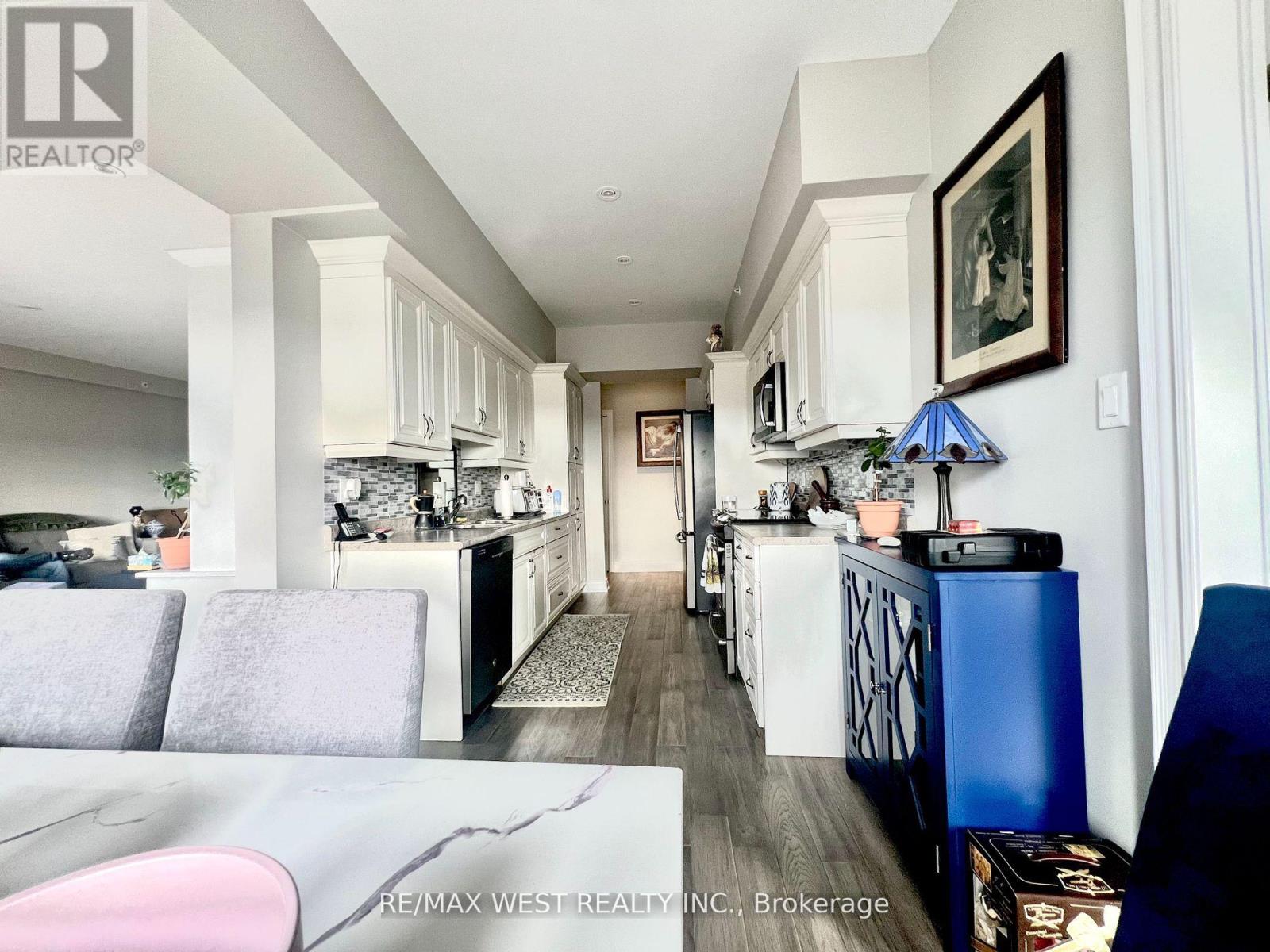 Photo 3 of 402 720 Yonge Street, Barrie ON