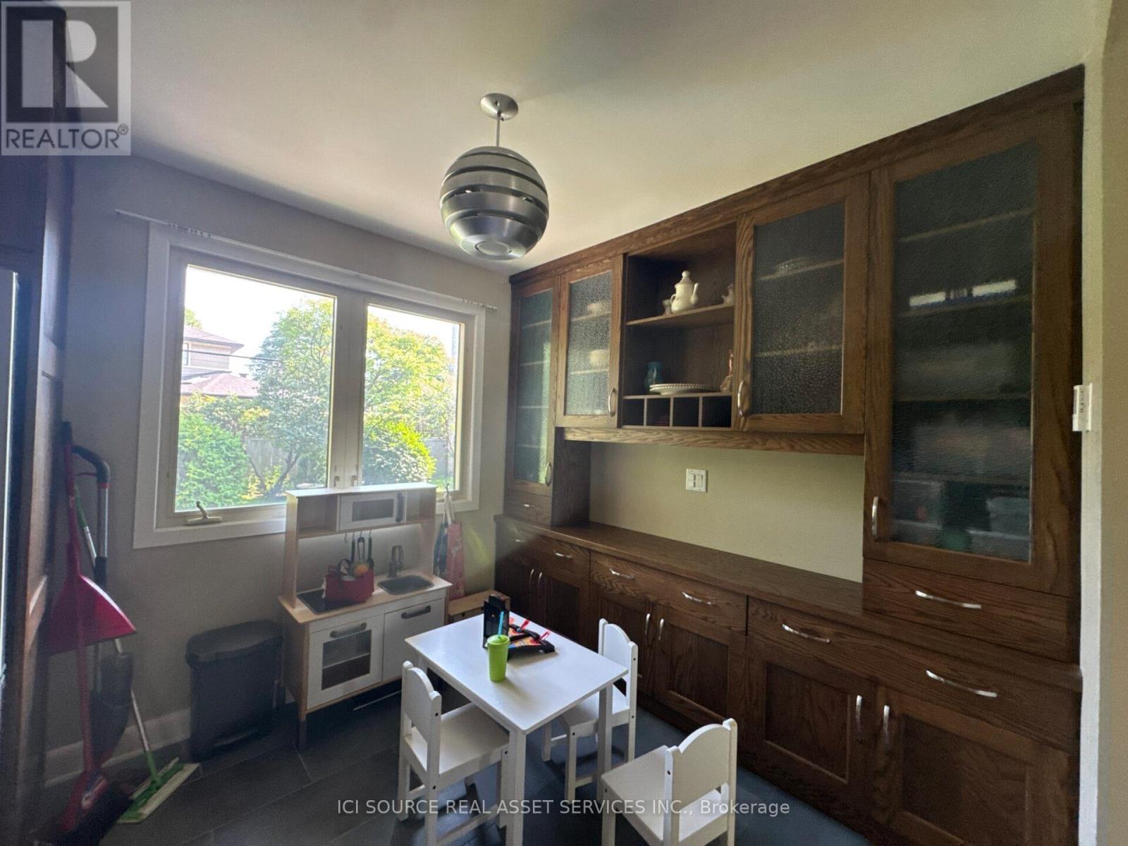 Photo 2 of 710 Sherbourne Road, Ottawa ON