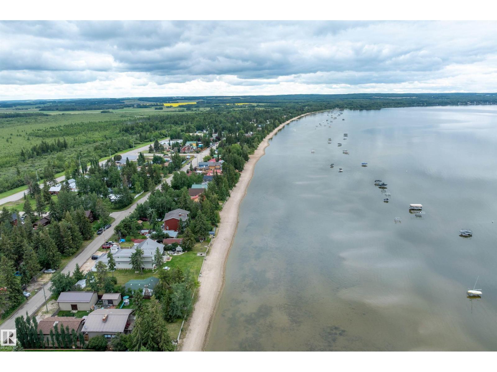 Photo 39 of 419 1st Av, Rural Wetaskiwin County AB