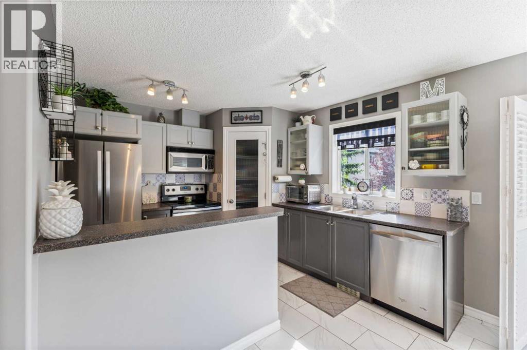 Single Family House for Sale in  Royal Birch Mount NW Royal Oak Calgary 