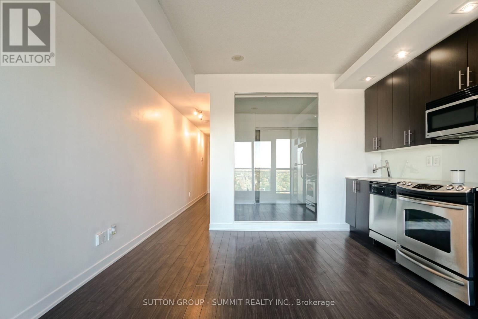 Photo 10 of 2822 165 Legion Road N, Toronto ON