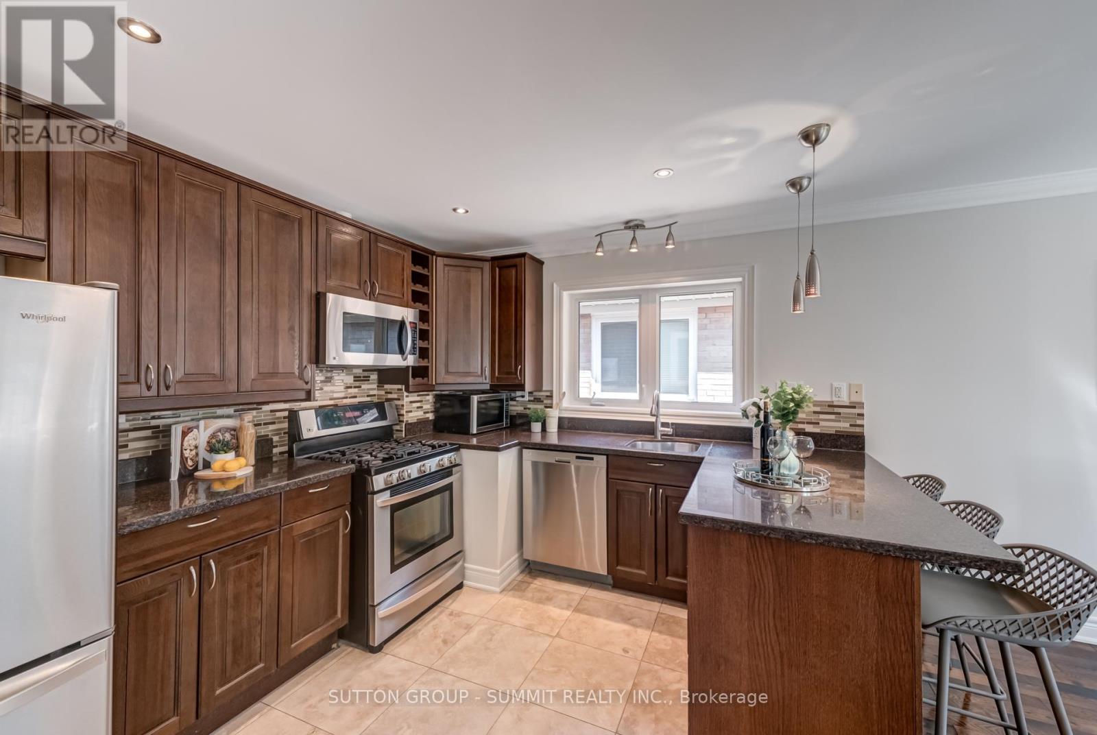 Photo 11 of 47 Rayside Drive S, Toronto ON